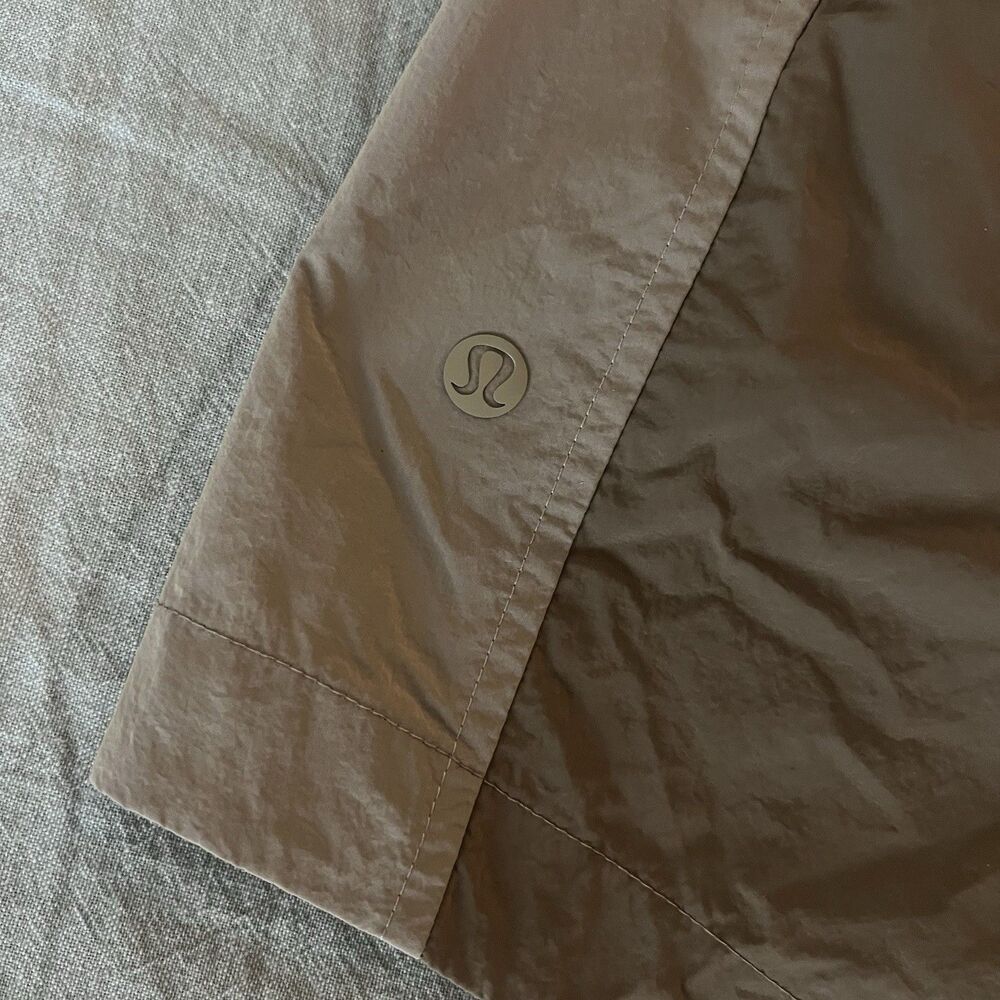 Lululemon Evergreen Short Cacao Almond Butter Size 10 W7BNUS Glyde Tan Brown - Picture 8 of 10